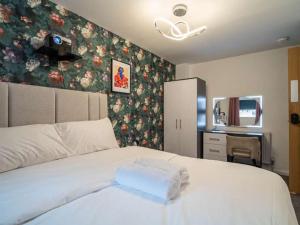 The Urban Residence - Sheffield 6BR Group-Family Stay - Sleeps 12