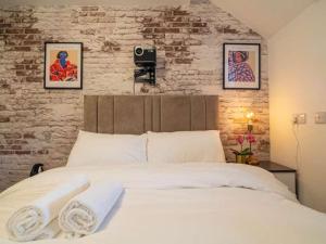 The Urban Residence - Sheffield 6BR Group-Family Stay - Sleeps 12