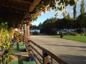 Mobile Home im Ferienpark mit Seezugang