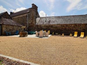 Lovely holiday cottage in Neulliac