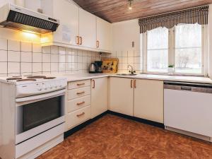 6 person holiday home in Brovst
