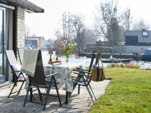 Island Bungalow in Loosdrecht