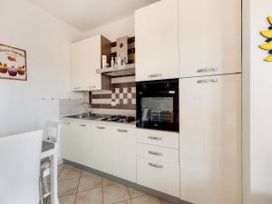 Familiar swimming pool and open, private space img13