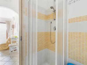 Familiar swimming pool and open, private space img26