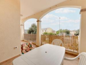 Familiar swimming pool and open, private space img4