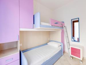 Familiar swimming pool and open, private space img23