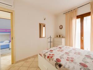 Familiar swimming pool and open, private space img14