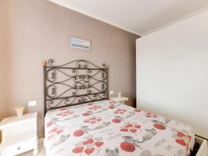 Familiar swimming pool and open, private space img16