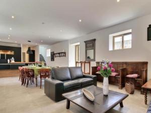 Lovely holiday cottage in Neulliac