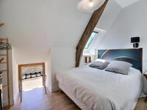 Lovely holiday cottage in Neulliac