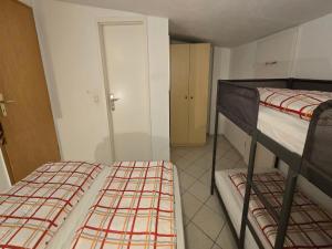 Mobile Home im Ferienpark mit Seezugang