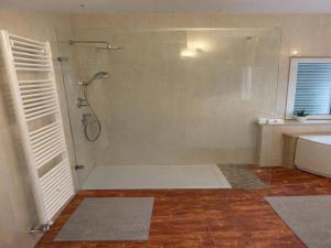 Luxury Garden Villa 50m from the Beach