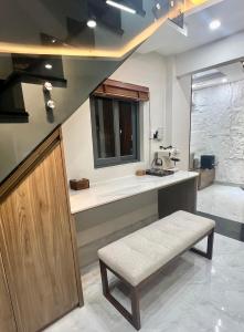 LYLAC Home Saigon TTT - Elegant 3BR 3BA Townhouse Roof Terrace Downtown D1