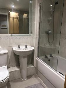 Modern Apartment with Free Parking