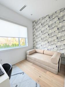 Vancouver luxury stay sleeps 7 free parking city center