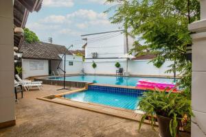 V230 Cozy 3BR Townhouse with Pool Near Chaweng