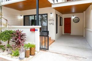 V230 Cozy 3BR Townhouse with Pool Near Chaweng