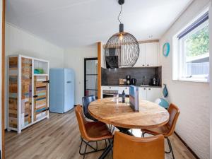 Cozy holiday home in Den Burg with hot tub