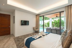 V229 Brand New 3BR Villa Pool Near Top Beaches
