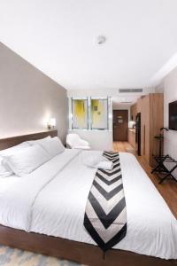 Unit 2707 King Bed The Hotel Residences at Novotel, Acqua Private Residences