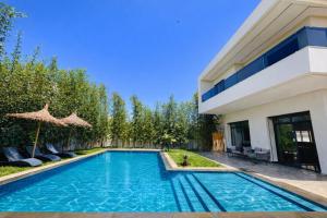 Villa de luxe piscine chauffée & Jacuzzi & Petit déjeuner