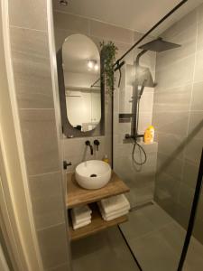 The Scheveningse Meisjes