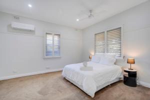 Dubbo 4BR Getaway with Full kitchen, Patio & Grill