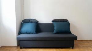 Stylish 1BR City Apartment for 5, Great Location