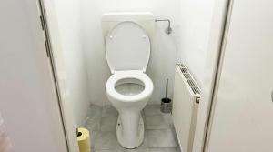 Stylish 1BR City Apartment for 5, Great Location