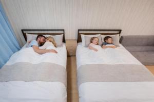 Room 204 Nishi-Shinjuku Gochome 9 minutes walk 40 square meters Sleeps up to 6 people