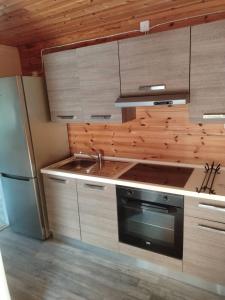 Cozy Kolsva Cabin Private Entrance