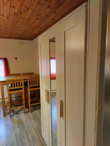 Cozy Kolsva Cabin Private Entrance