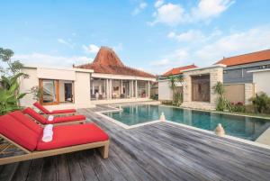 Villa Manggala - 13 mins walk to Berawa Beach