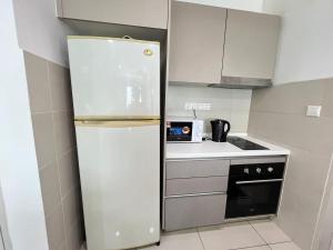 C3 OKR 1-10 pax spacious & comfort near Midvalley