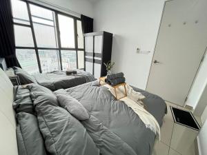 C3 OKR 1-10 pax spacious & comfort near Midvalley