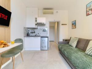 City Center - Charming Studio - 2 MN Station Train