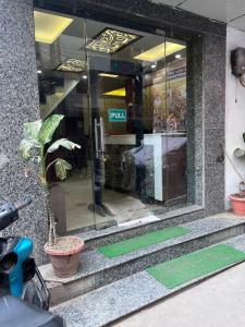 Newly Built Hotel Totodx In Main Bazar - Just Near New Delhi Railway stations & Paharganj