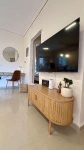 LazyFox Brand New Luxury Apartment near Corfu Town