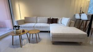 LazyFox Brand New Luxury Apartment near Corfu Town