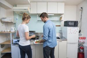 7th floor with elevator 3min walk from Koma Gome on the Yamanote Line 2 rooms and 1 living room, maximum 8 people, direct access to Shinjuku, Ueno, Akihabara, Ginza, Tokyo Ikebukuro, Shinjuku, Shibuya