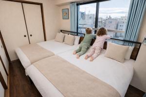 7th floor with elevator 3min walk from Koma Gome on the Yamanote Line 2 rooms and 1 living room, maximum 8 people, direct access to Shinjuku, Ueno, Akihabara, Ginza, Tokyo Ikebukuro, Shinjuku, Shibuya