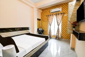 Hotel O Shivam Regency Near Acropolis Mall