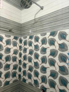 Jess Home ! Spacious 750 sq ft 2nd Floor Apartment