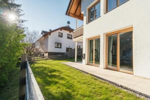 ALPSTAY Platzhirsch - Modern 2-Bedroom Family Apartment with Garden