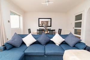 Spacious 3BR Home - Parking - Near Sandbanks Beach