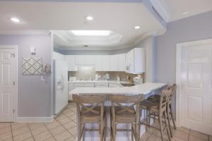 Phoenix on the Bay 1111 condo