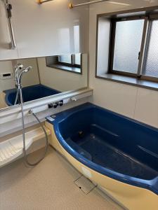 Grand Mare Tenmabashi 1500, 130 m2 luxury penthouse Apartment with a view of Osaka Castle, 2-minute walk from Tenmabashi Station