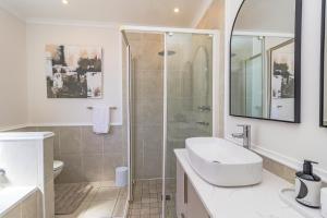 Blue Water Golf Villa, Views, 3BDR On suite, Pool, views