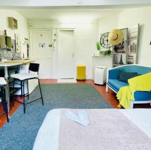 Central studio by the sea