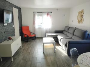 appartement 2 chambres dans maison avec piscine